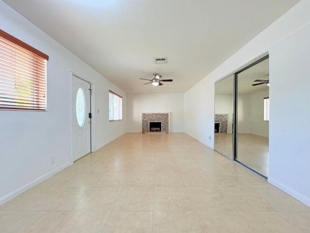 Продажа дома по адресу 1034 Almeria Road - фото 6134195