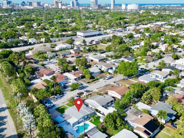 Продажа дома по адресу 1034 Almeria Road - фото 6134197