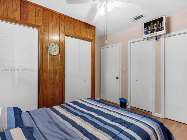 Продажа дома по адресу 1901 SW 37th Ave - фото 6066074