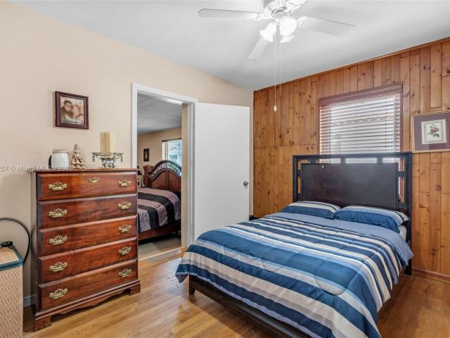 Продажа дома по адресу 1901 SW 37th Ave - фото 6066075