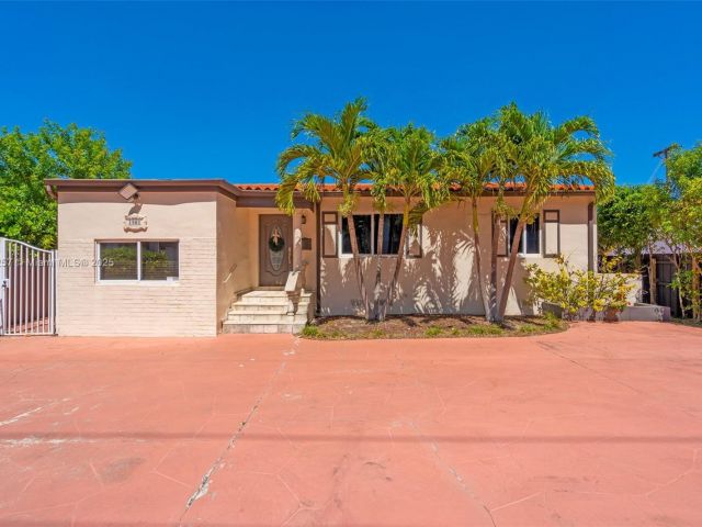 Продажа дома по адресу 1901 SW 37th Ave - фото 6066090