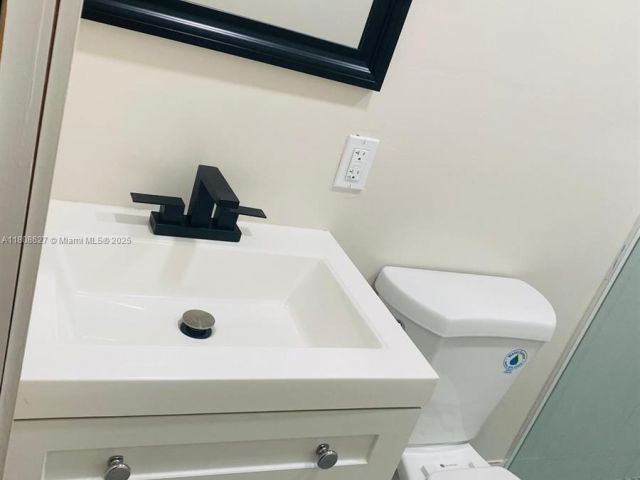 Продажа дома по адресу 2820 NW 14th Ct - фото 6085199