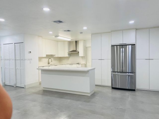 Продажа дома по адресу 2820 NW 14th Ct - фото 6085206