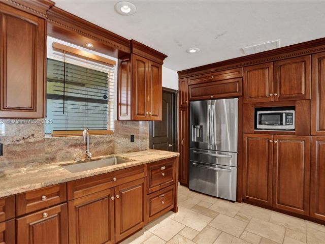 Дом в аренду по адресу 3100 NE 56th Ct - фото 6075660