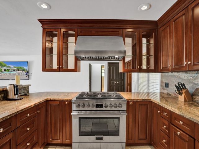 Дом в аренду по адресу 3100 NE 56th Ct - фото 6075661