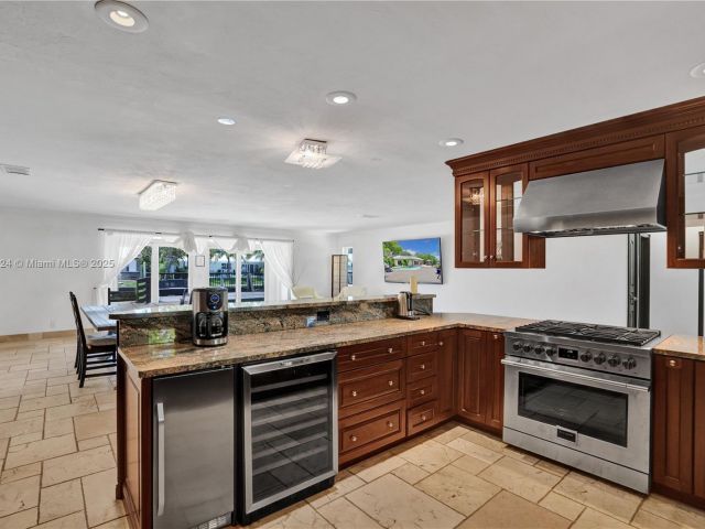 Дом в аренду по адресу 3100 NE 56th Ct - фото 6075663