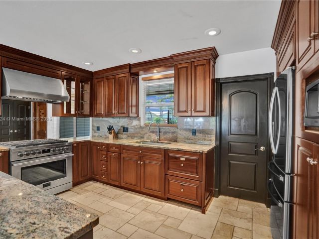 Дом в аренду по адресу 3100 NE 56th Ct - фото 6075666