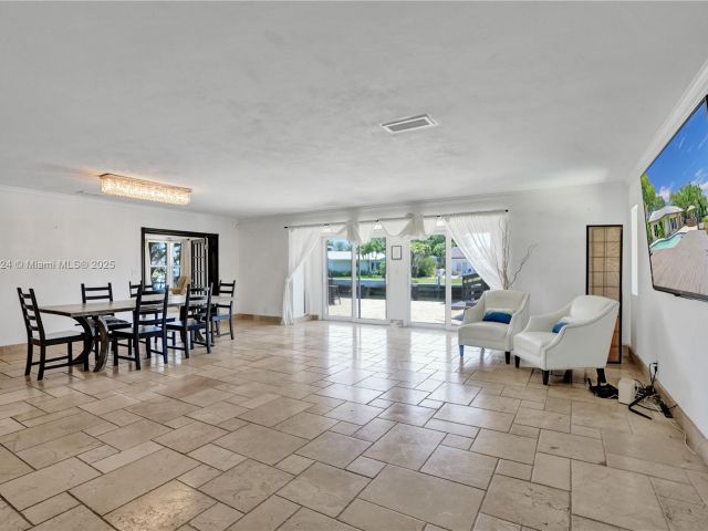 Дом в аренду по адресу 3100 NE 56th Ct - фото 6075669