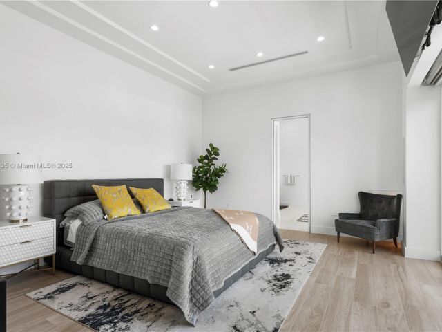 Продажа дома по адресу 12880 N Bayshore Dr - фото 6067337