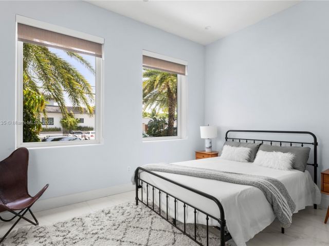 Продажа дома по адресу 12880 N Bayshore Dr - фото 6067339