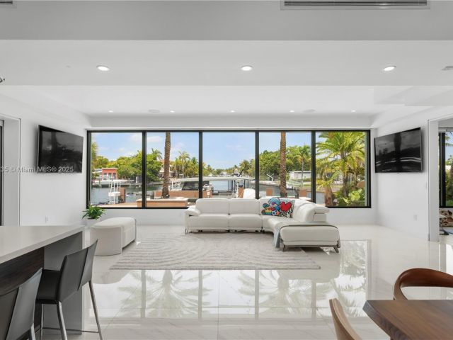 Продажа дома по адресу 12880 N Bayshore Dr - фото 6067343