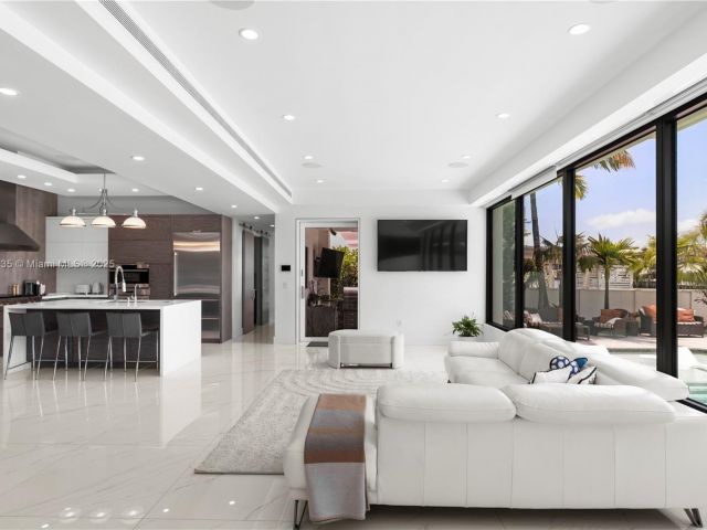 Продажа дома по адресу 12880 N Bayshore Dr - фото 6067344