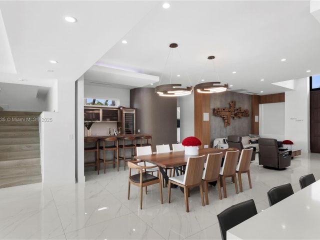 Продажа дома по адресу 12880 N Bayshore Dr - фото 6067345