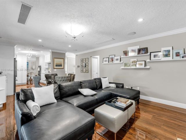 Продажа дома по адресу 13501 SW 107th Ave - фото 6069251