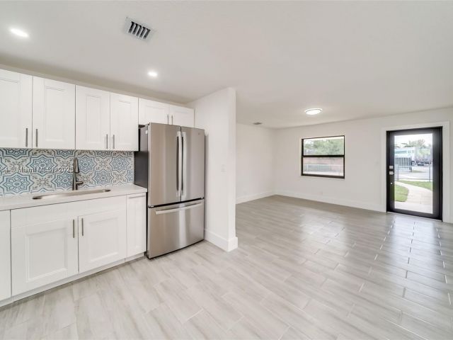 Продажа дома по адресу 2447 Fletcher St - фото 6068840