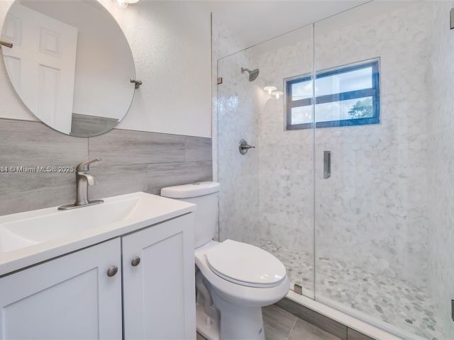 Продажа дома по адресу 2447 Fletcher St - фото 6068843