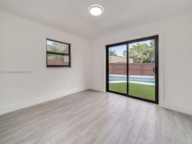 Продажа дома по адресу 2447 Fletcher St - фото 6068845