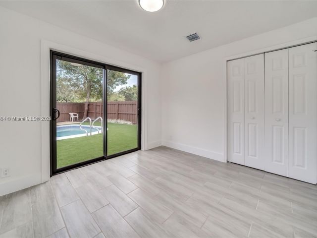 Продажа дома по адресу 2447 Fletcher St - фото 6068846