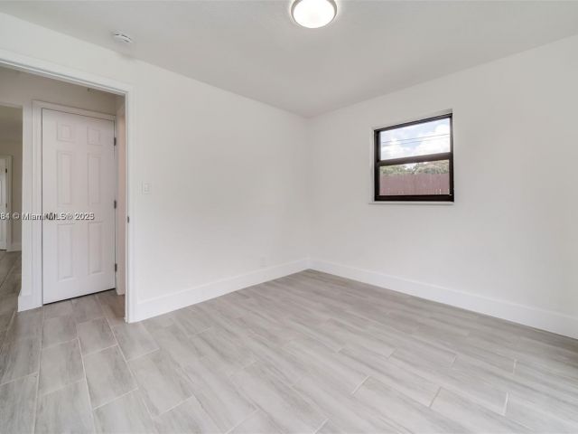 Продажа дома по адресу 2447 Fletcher St - фото 6068847