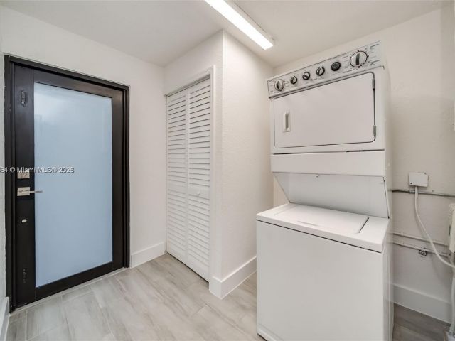 Продажа дома по адресу 2447 Fletcher St - фото 6068849