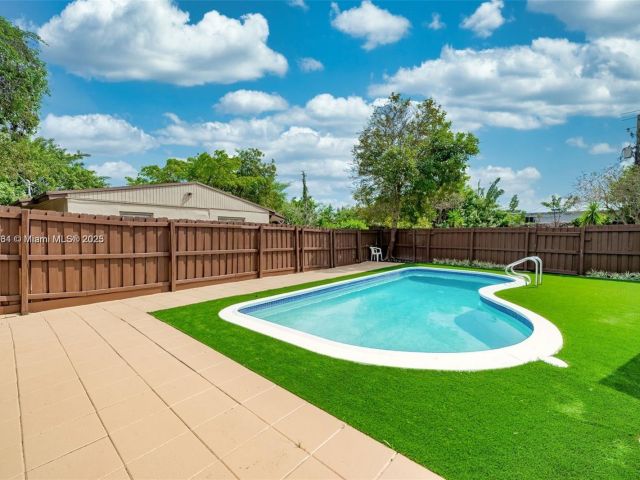 Продажа дома по адресу 2447 Fletcher St - фото 6068852