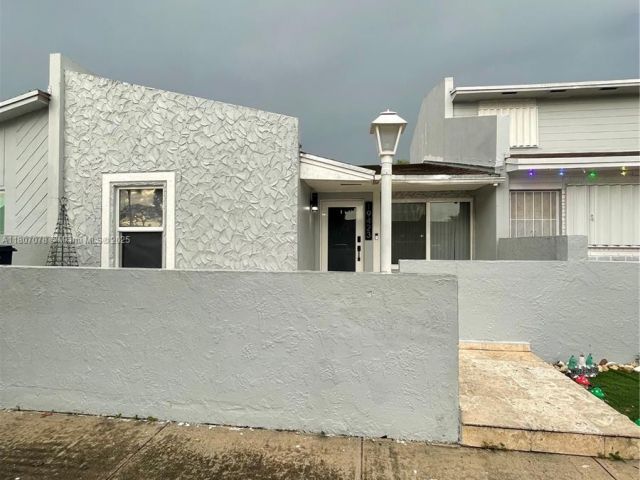 Продажа дома по адресу 19423 NW 53rd Pl - фото 6072120