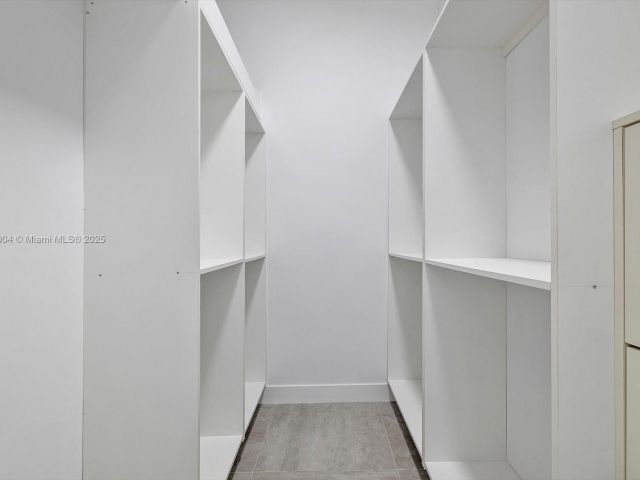 Продажа дома по адресу 16449 NE 26th Ave 16 - фото 6069658