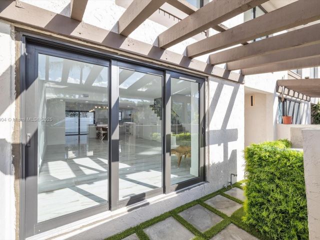 Продажа дома по адресу 16449 NE 26th Ave 16 - фото 6069663