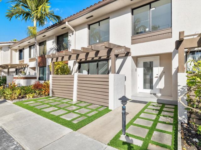 Продажа дома по адресу 16449 NE 26th Ave 16 - фото 6069664