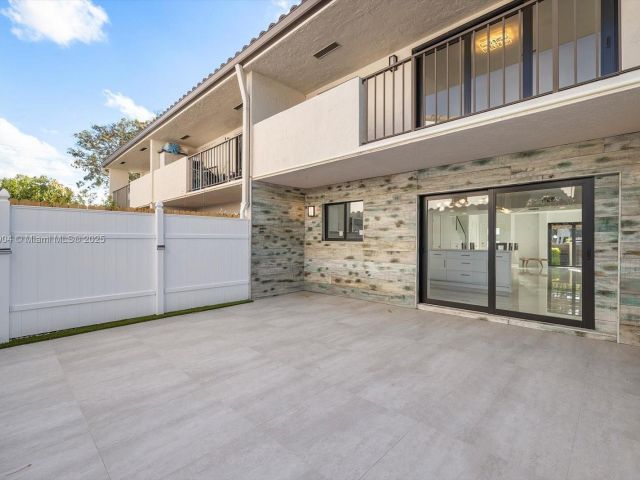 Продажа дома по адресу 16449 NE 26th Ave 16 - фото 6069665