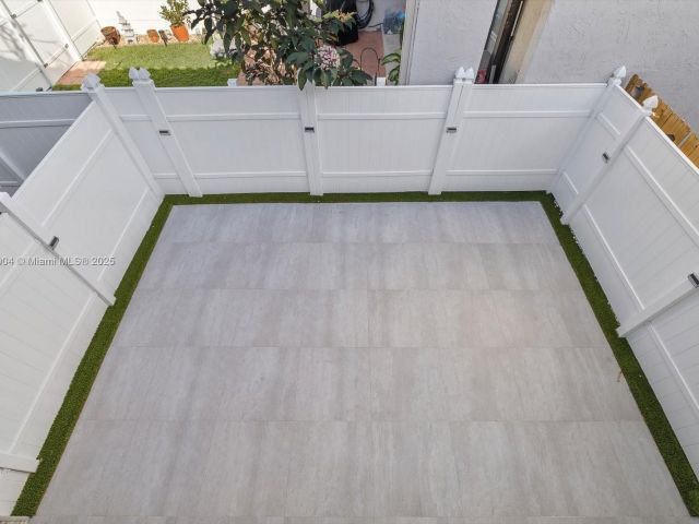 Продажа дома по адресу 16449 NE 26th Ave 16 - фото 6069667