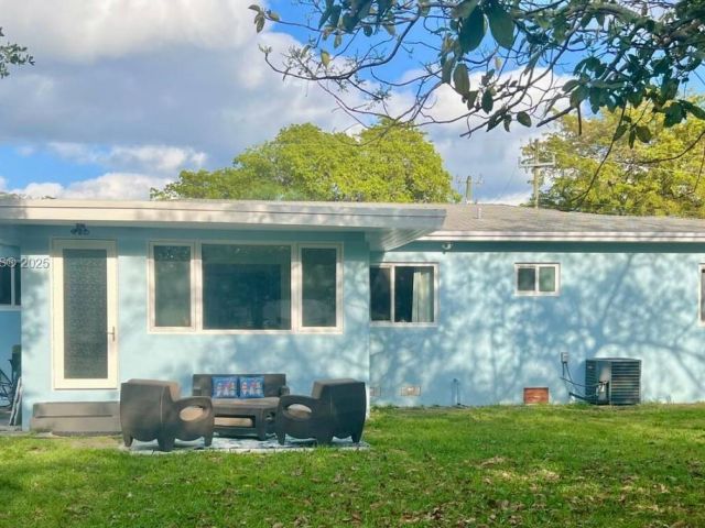 Дом в аренду по адресу 12530 NE 4th Ave - фото 6069821