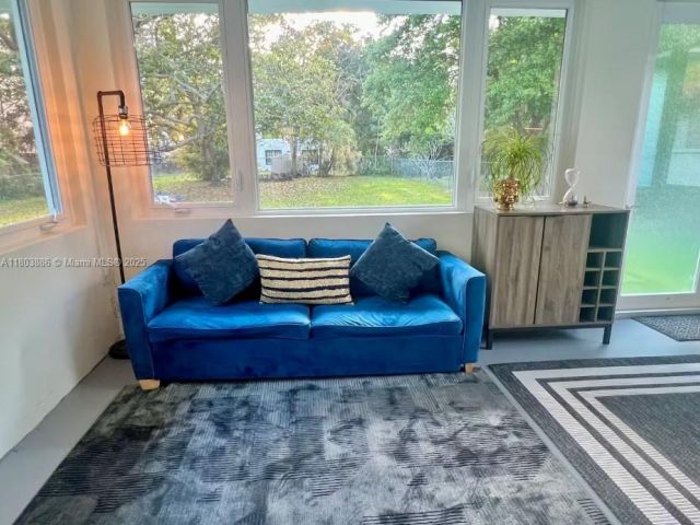 Дом в аренду по адресу 12530 NE 4th Ave - фото 6069822