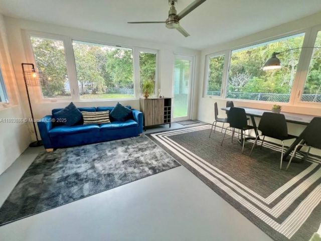 Дом в аренду по адресу 12530 NE 4th Ave - фото 6069824