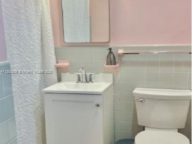 Дом в аренду по адресу 12530 NE 4th Ave - фото 6069827