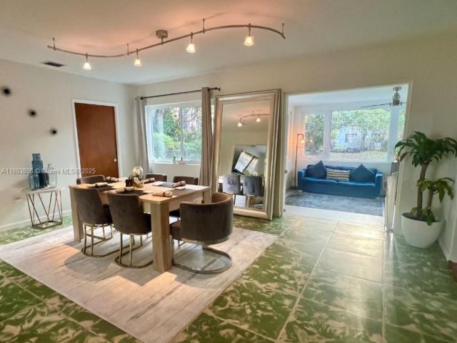 Дом в аренду по адресу 12530 NE 4th Ave - фото 6069829