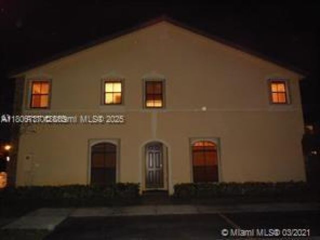 Дом в аренду по адресу 3252 NW 103 Place 3252 - фото 6069699