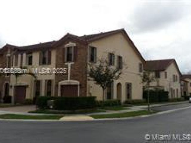 Дом в аренду по адресу 3252 NW 103 Place 3252 - фото 6069701