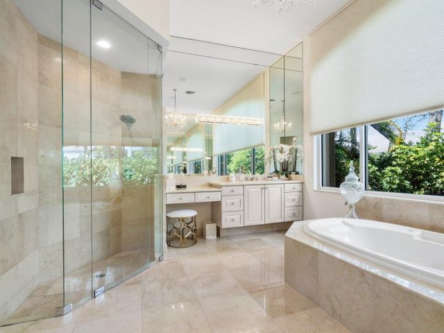 Продажа дома по адресу 6379 Avalon Pointe Court - фото 6077829