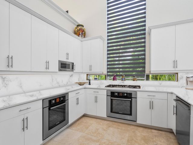 Продажа дома по адресу 6379 Avalon Pointe Court - фото 6077834