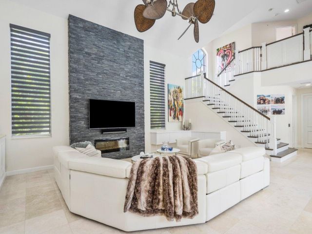 Продажа дома по адресу 6379 Avalon Pointe Court - фото 6077837