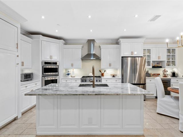 Продажа дома по адресу 220 NE 15th Ave 220 - фото 6131126