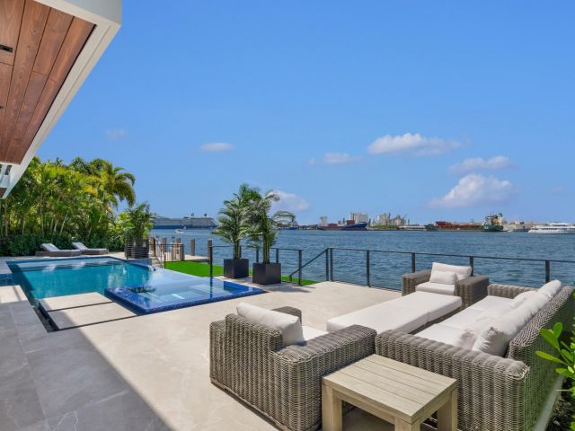 Дом в аренду по адресу 1957 Harbourview Dr - фото 6249458