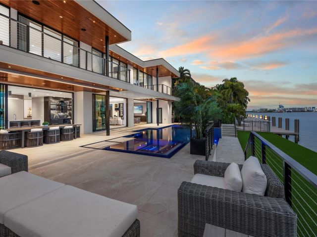 Дом в аренду по адресу 1957 Harbourview Dr - фото 6249459