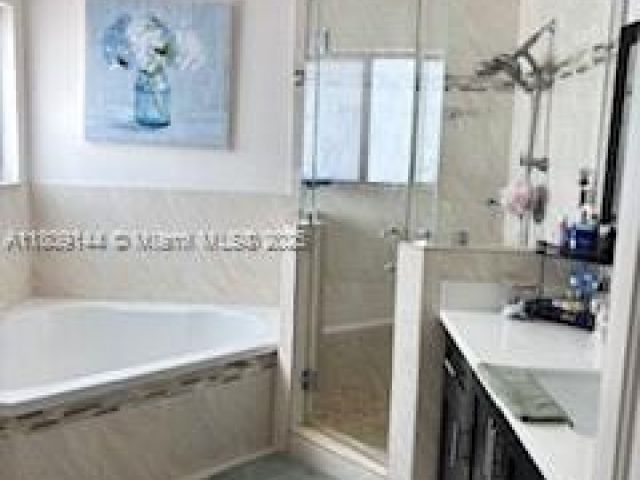 Продажа дома по адресу 3801 SW 149th Ave - фото 6071875