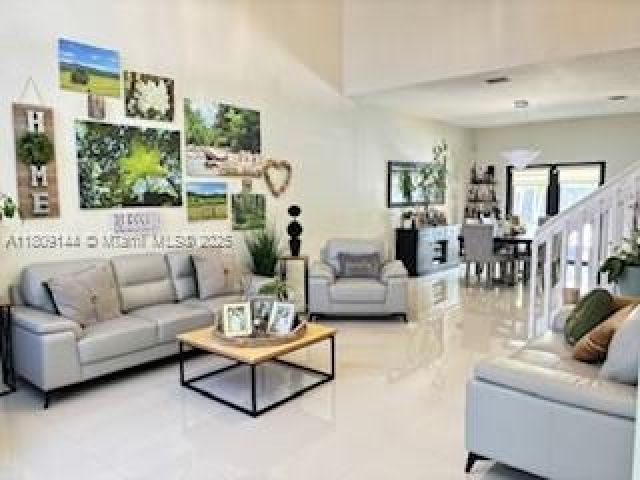 Продажа дома по адресу 3801 SW 149th Ave - фото 6071878