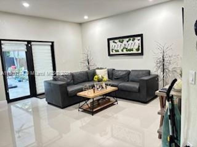 Продажа дома по адресу 3801 SW 149th Ave - фото 6071879