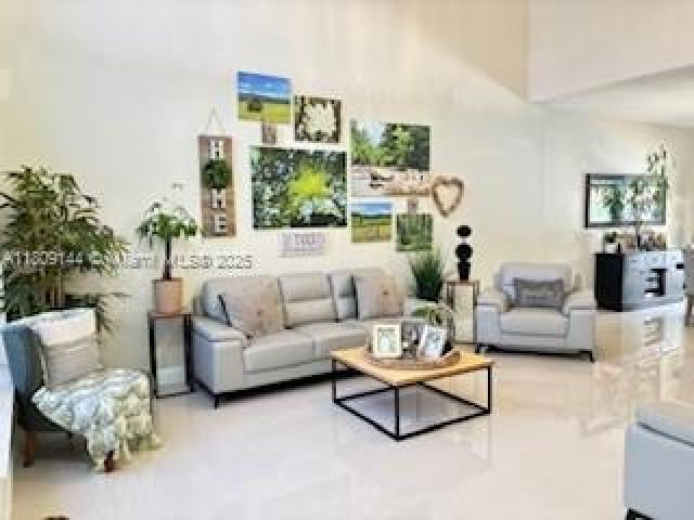 Продажа дома по адресу 3801 SW 149th Ave - фото 6071881