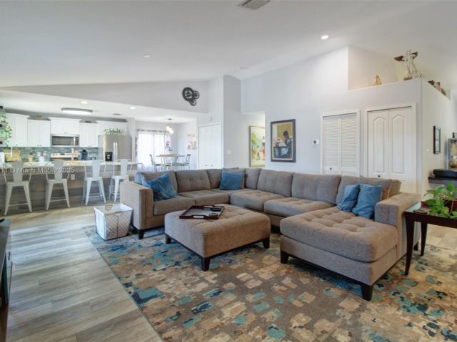 Продажа дома по адресу 17375 SW 282nd St - фото 6072606