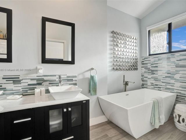 Продажа дома по адресу 21388 Marina Cove Cir 13-G - фото 7137259